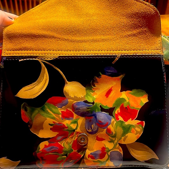 BRAND NEW Patricia Nash crossbody bag with tan cloth dust bag - Picture 3 of 12